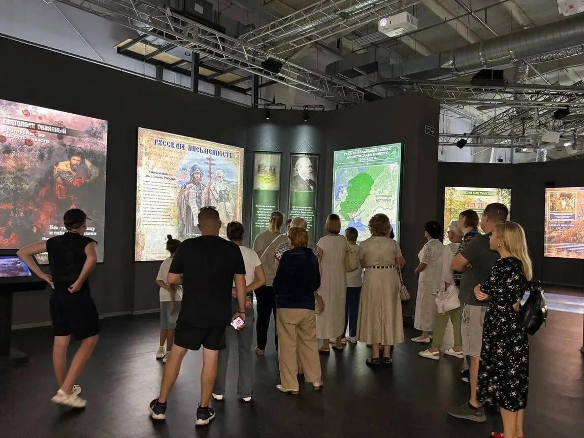 В Историческом парке г. Казани отметили День государственного флага России