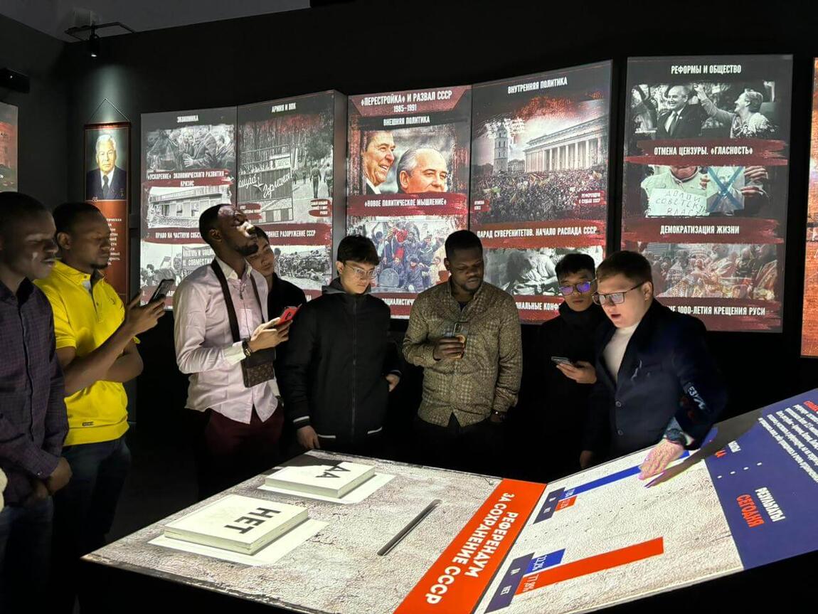 ️Иностранные студенты посетили экскурсию об истории России