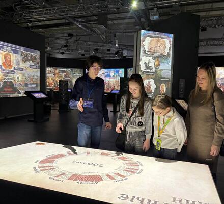 В Историческом парке Казани «День матери» отметили семейными экскурсиями и творческим квестом.