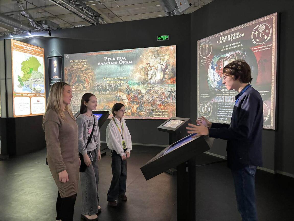 В Историческом парке Казани «День матери» отметили семейными экскурсиями и творческим квестом.